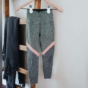 Beyond Yoga Grey Pink Tri-Panel Spacedye Leggings (Size XS)